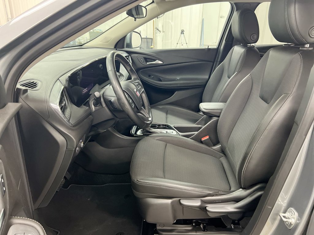 Used 2025 Buick Encore GX Preferred FWD image 19