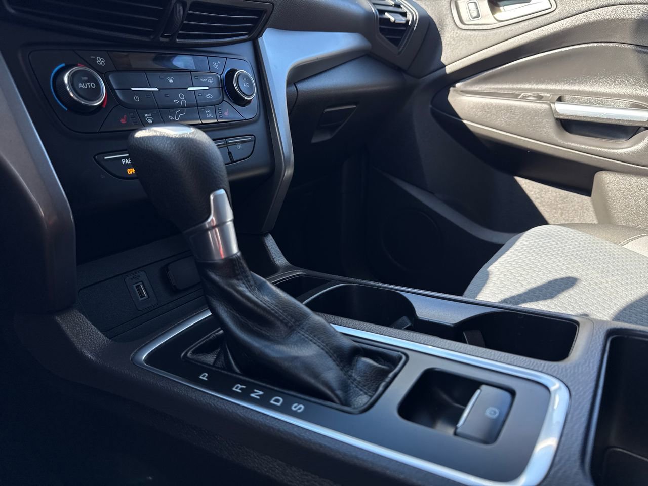 Used 2017 Ford Escape SE image 21