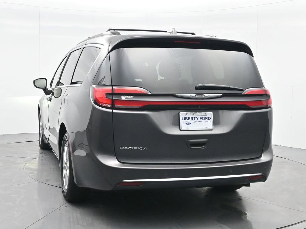 Used 2022 Chrysler Pacifica Touring-L image 9