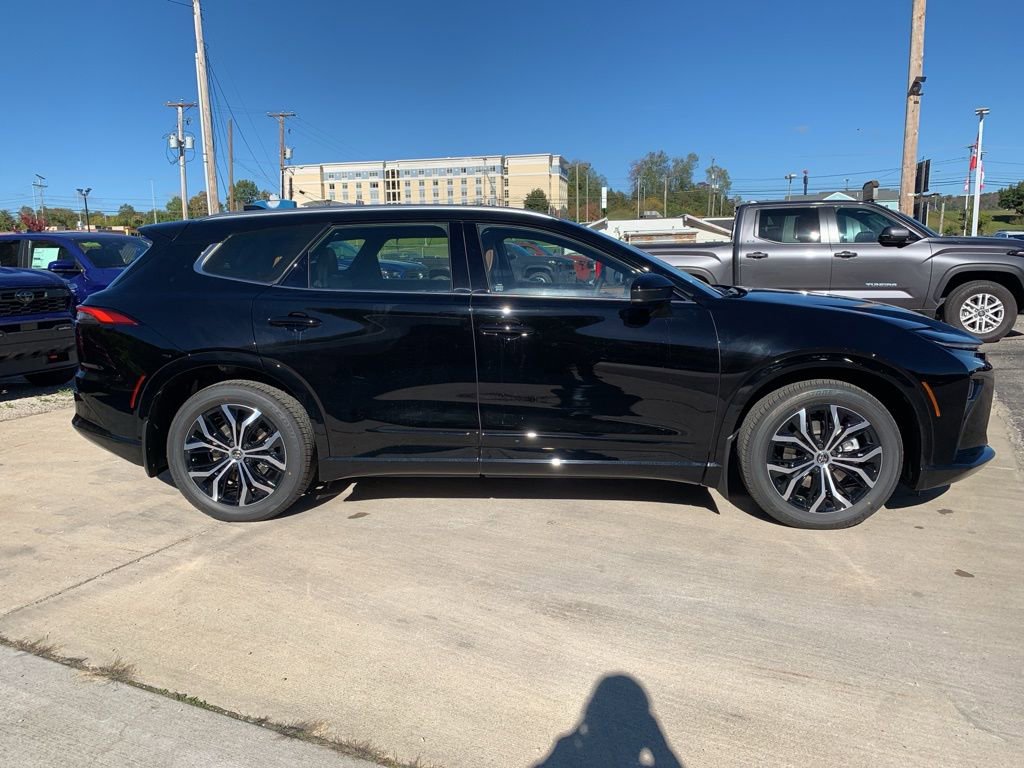 New 2025 Toyota Crown Signia image 2