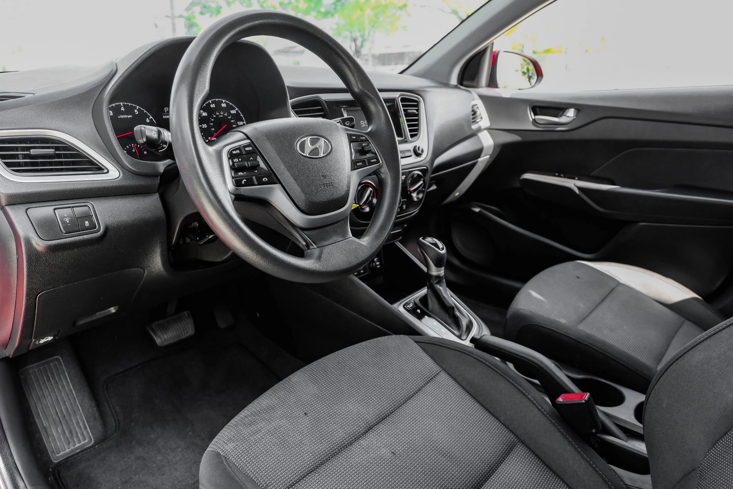 Used 2020 Hyundai Accent SE image 3