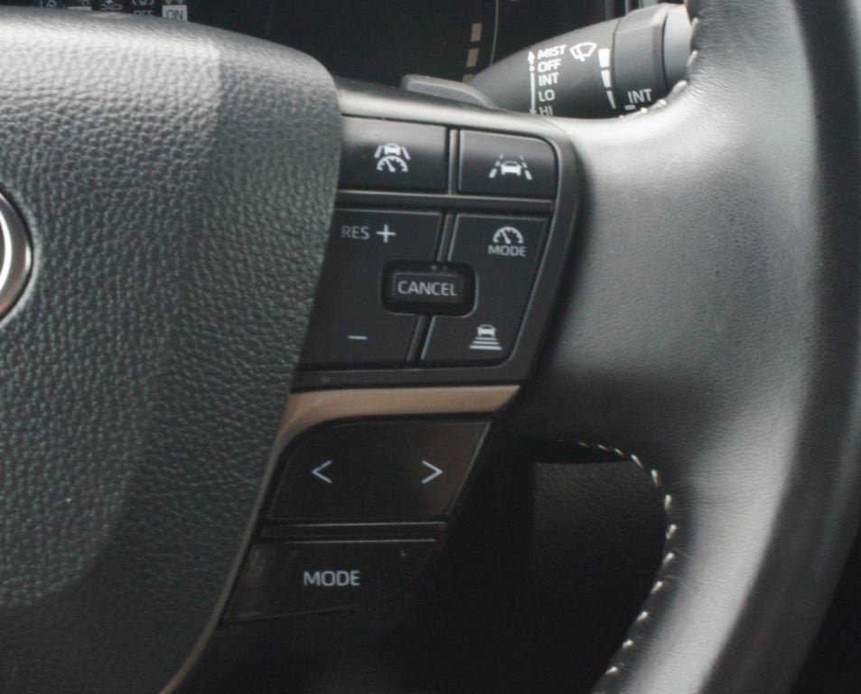 Used 2025 Toyota Camry SE FWD image 10