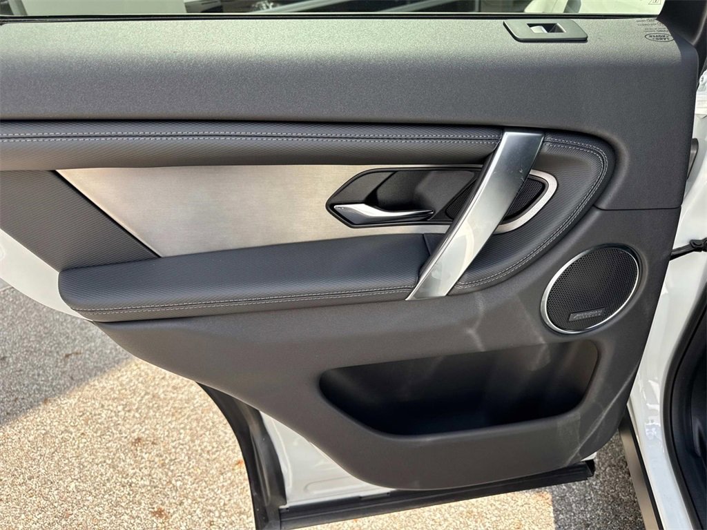 Certified 2024 Land Rover Discovery Sport Dynamic SE image 16