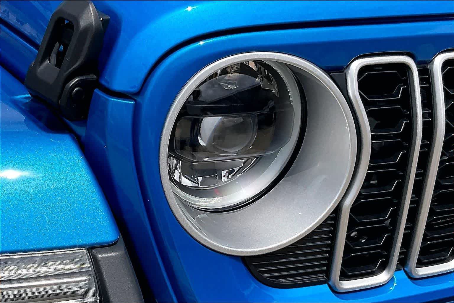 Used 2024 Jeep Wrangler Unlimited Sahara AWD/4WD image 27