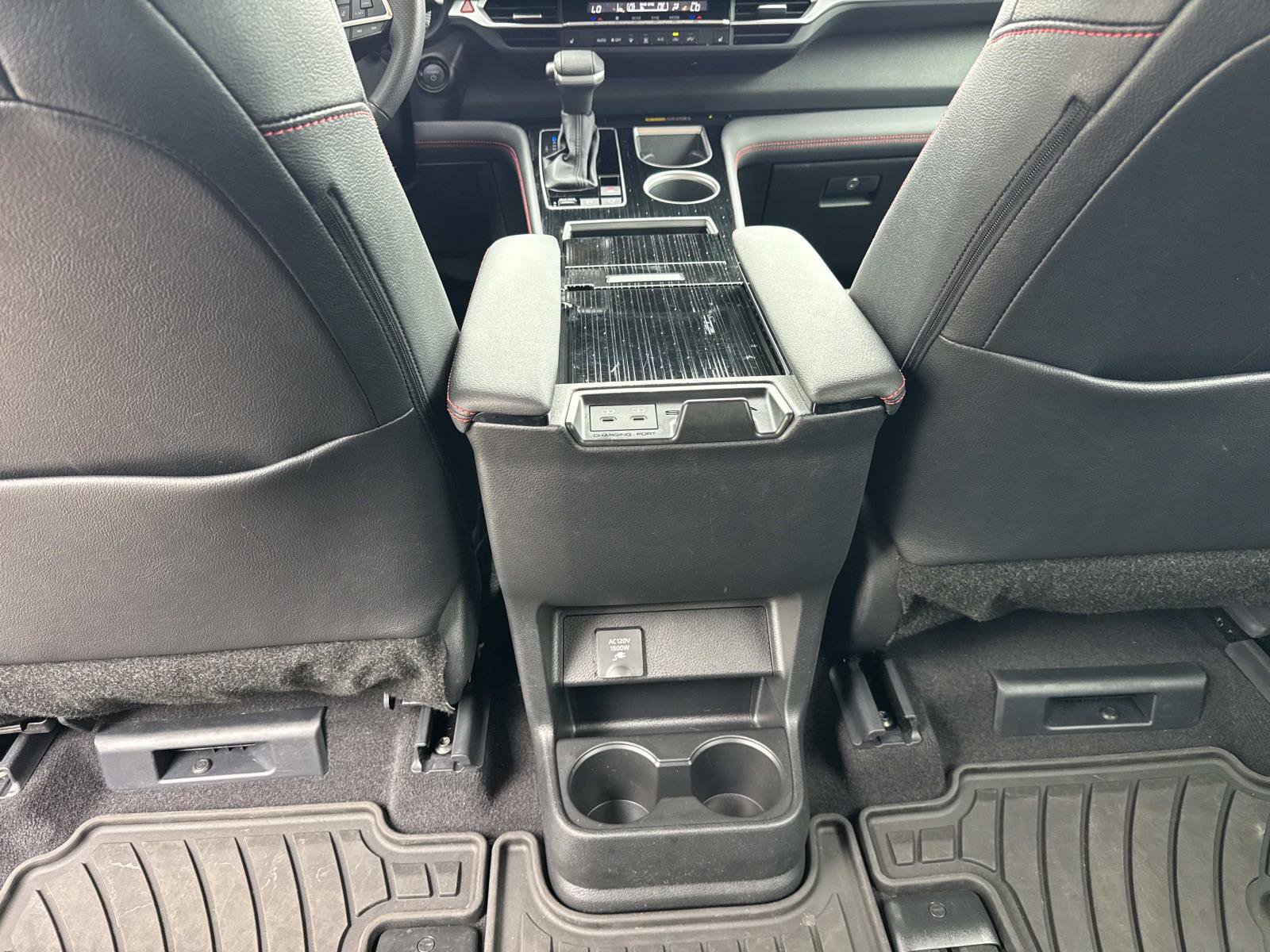 Used 2025 Toyota Sienna XSE w/ XSE Plus Package FWD image 17
