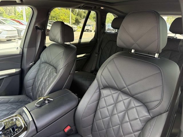 Used 2024 BMW X5 xDrive50e AWD/4WD image 11