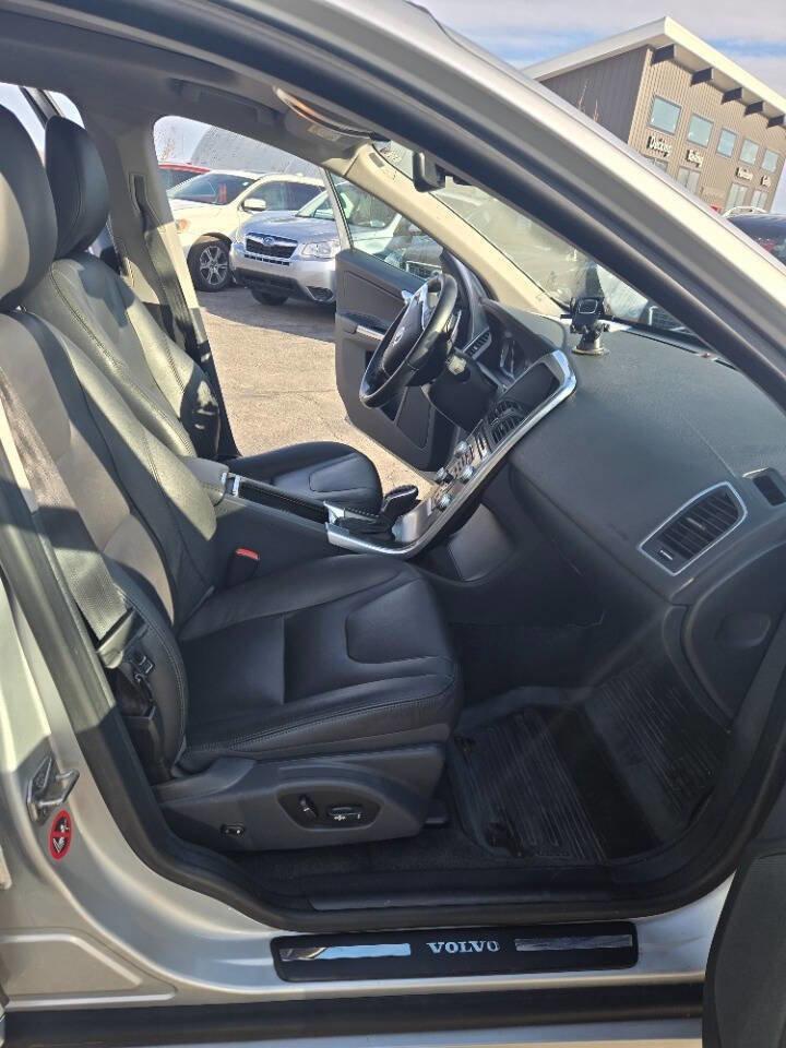 Used 2015 Volvo XC60 T6 AWD/4WD image 16