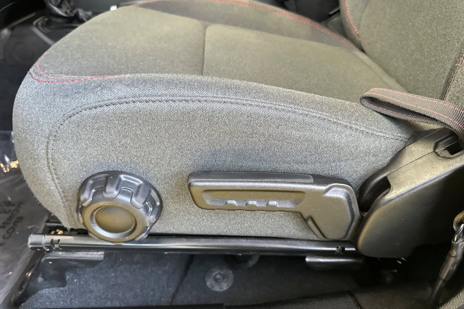 Used 2024 Jeep Wrangler Rubicon w/ Convenience Group image 13