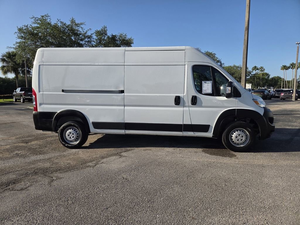 Used 2025 RAM ProMaster 2500 w/ Convenience Group FWD image 4