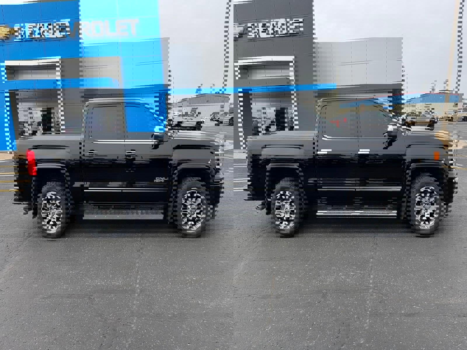 Used 2015 GMC Sierra 1500 Denali w/ Driver Alert Package image 2