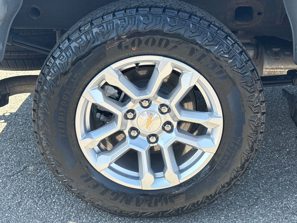Used 2024 Chevrolet Silverado 1500 LT AWD/4WD image 17
