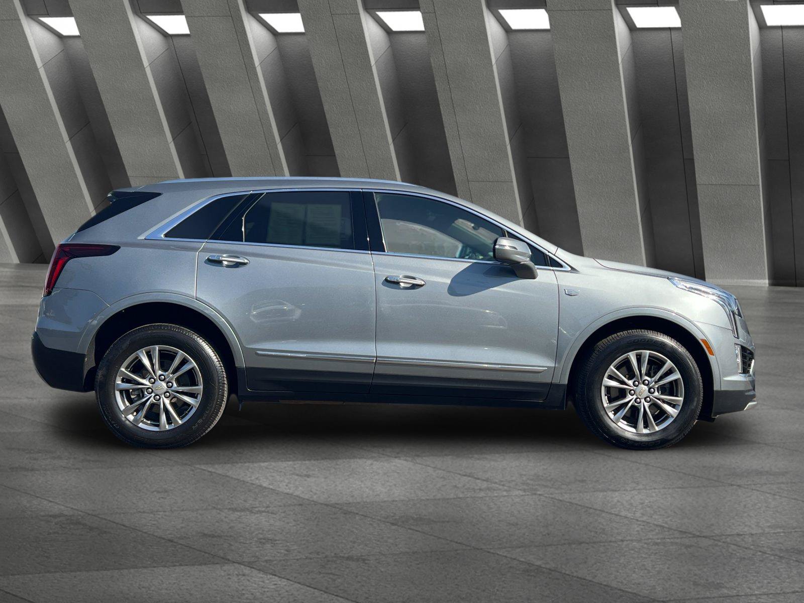 Certified 2023 Cadillac XT5 Premium Luxury AWD/4WD image 3