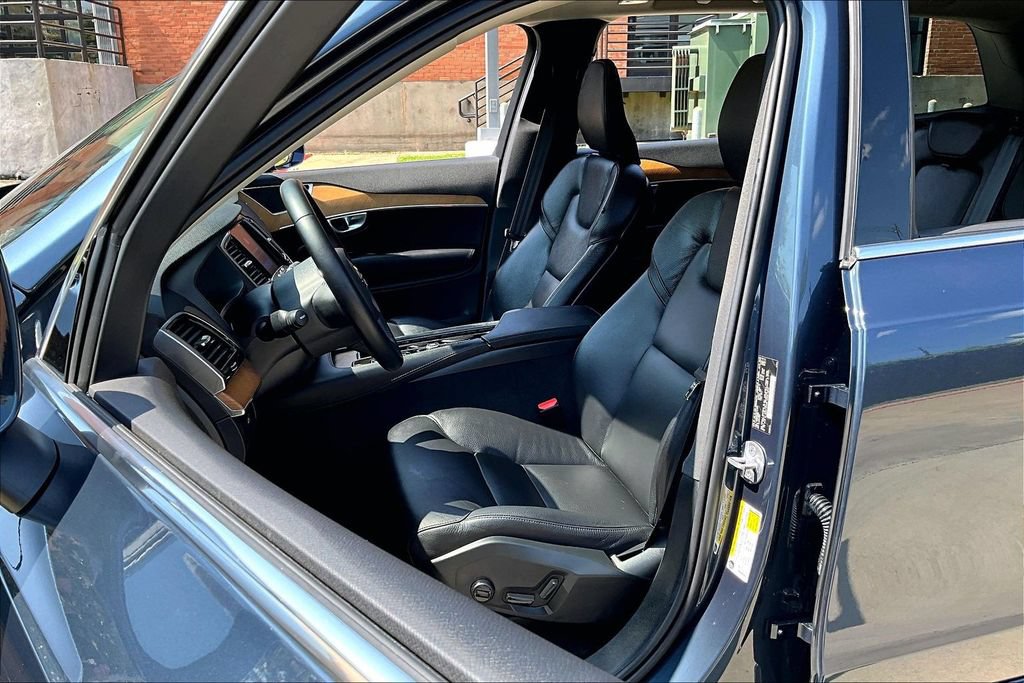 Certified 2024 Volvo XC90 B6 Plus w/ Protection Package Premier AWD/4WD image 33