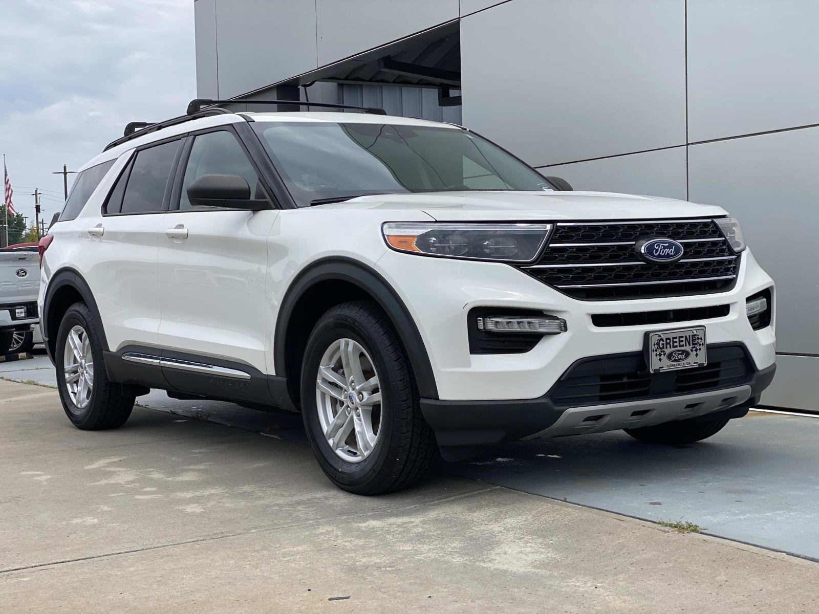 Used 2022 Ford Explorer XLT w/ Equipment Group 202A AWD/4WD image 2