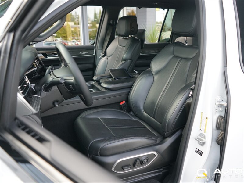 Used 2022 Jeep Wagoneer Series III w/ Convenience Group I AWD/4WD image 13