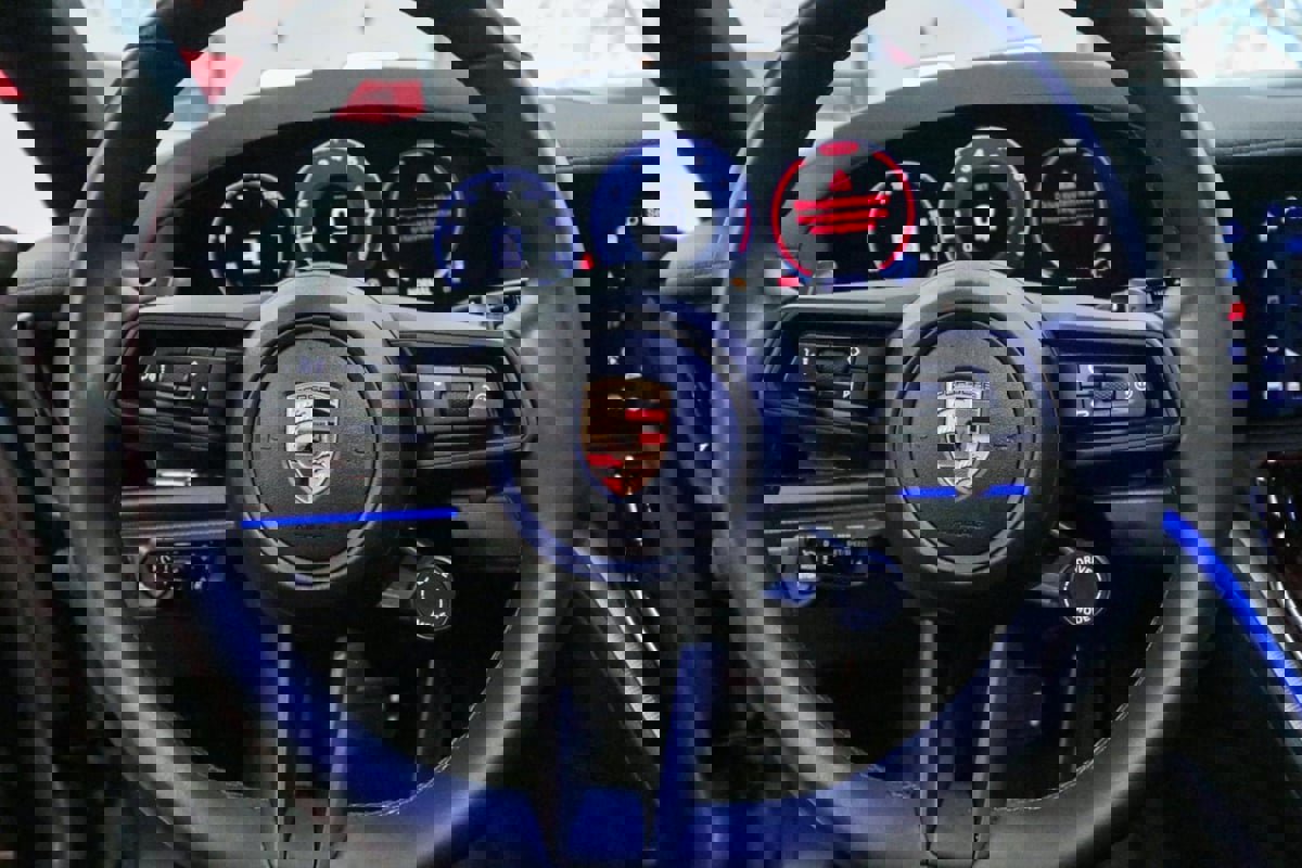 Used 2025 Porsche Panamera image 20