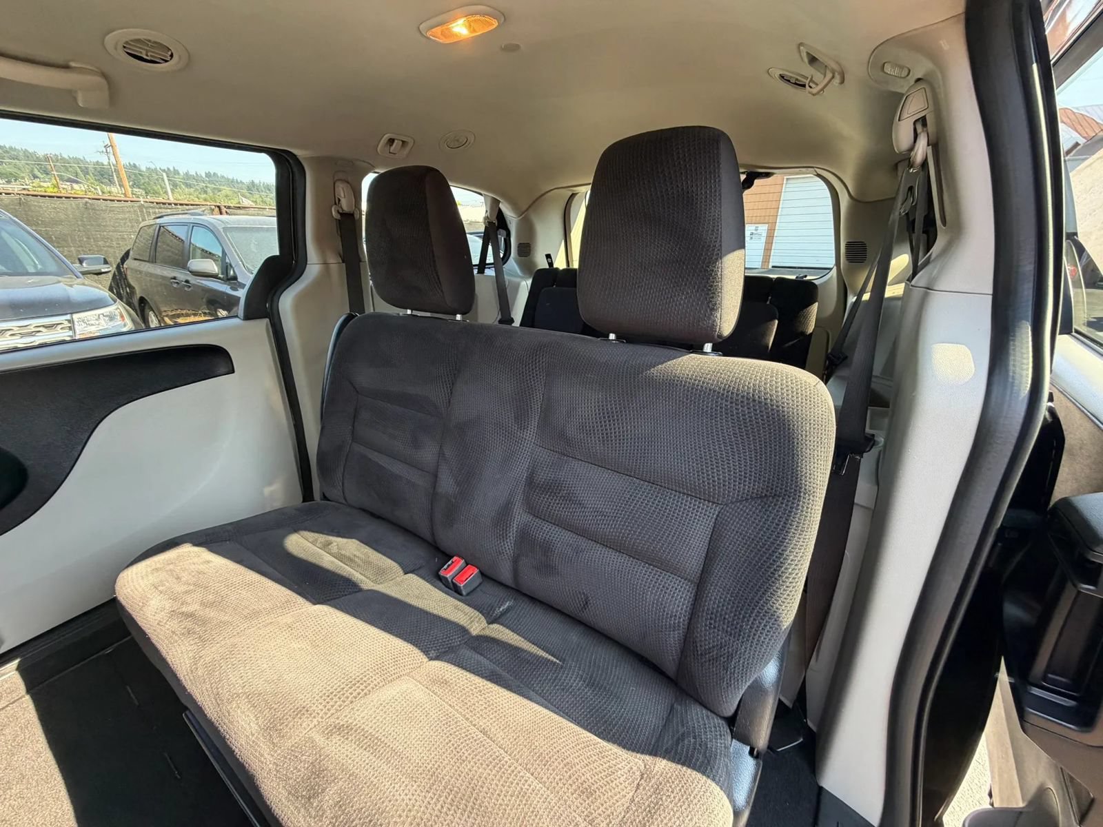 Used 2018 Dodge Grand Caravan SE FWD image 24