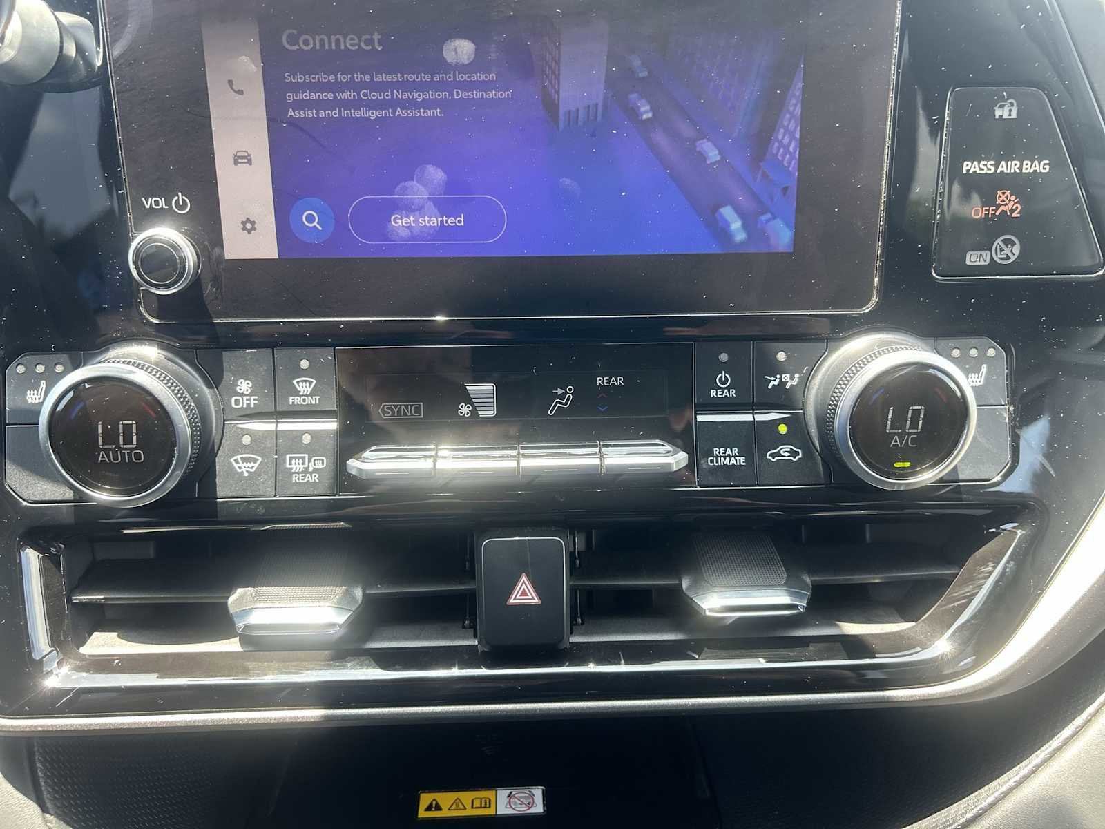Used 2024 Toyota Highlander XLE FWD image 17