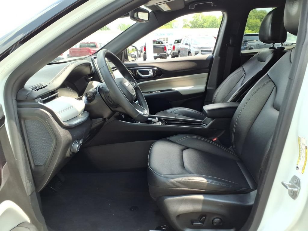 Used 2025 Jeep Compass Limited AWD/4WD image 12