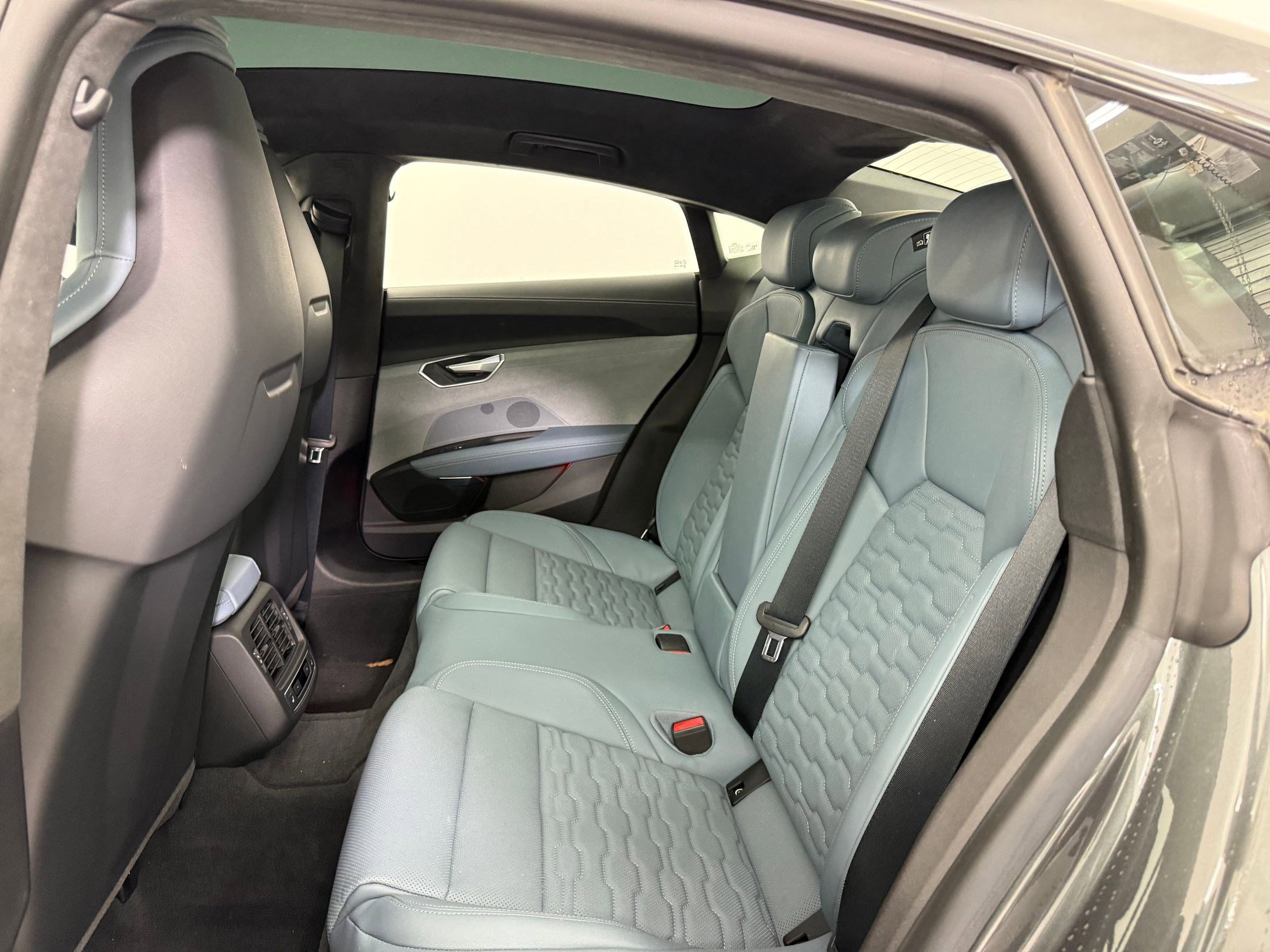 Used 2022 Audi RS e-tron GT image 15