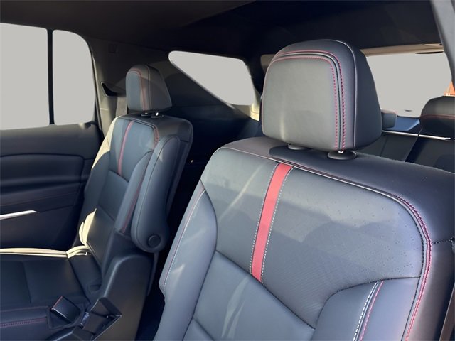 Used 2025 Chevrolet Traverse RS image 22