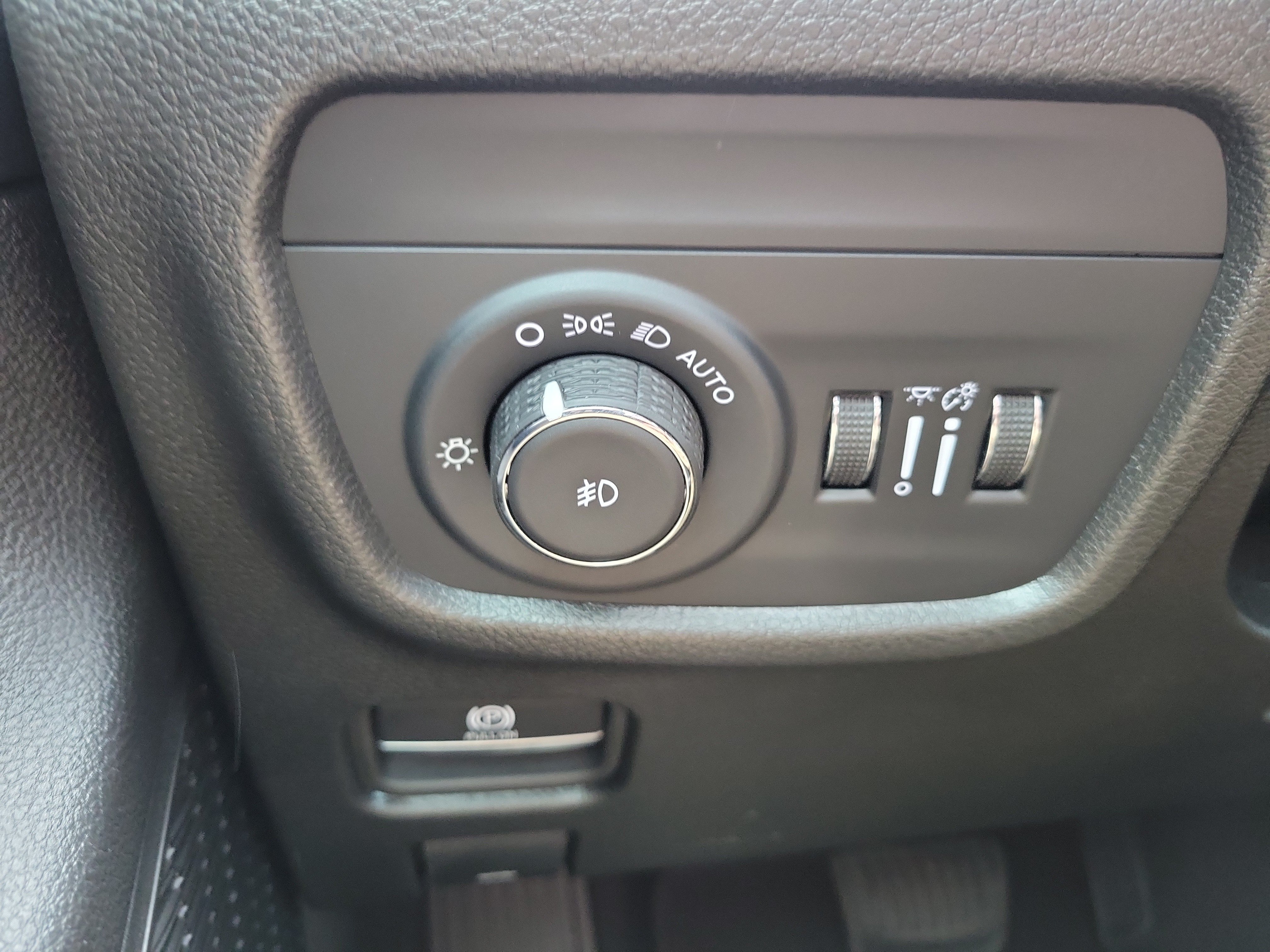 Used 2024 Jeep Grand Cherokee L Limited RWD image 25