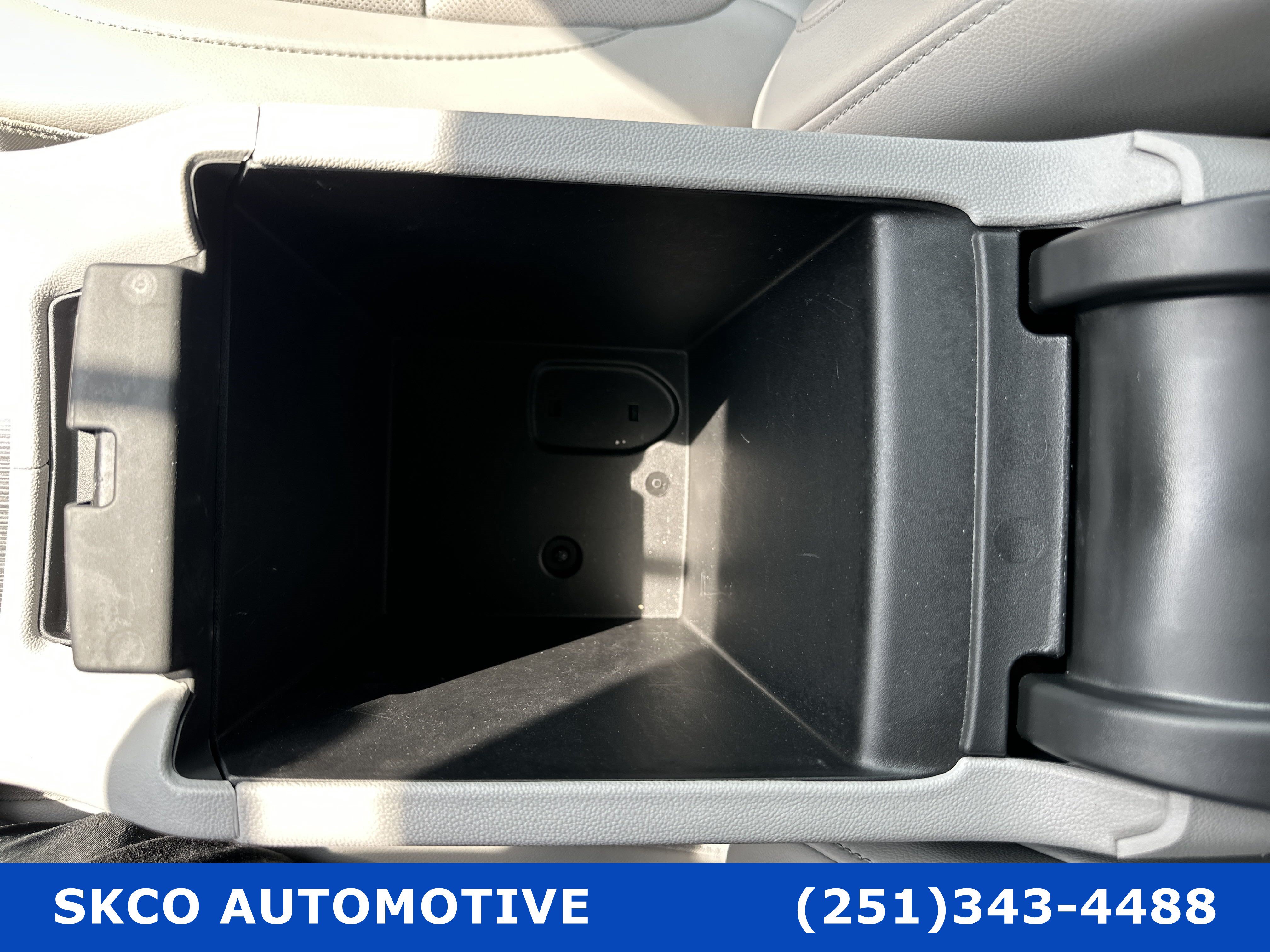Used 2023 GMC Acadia SLT FWD image 25
