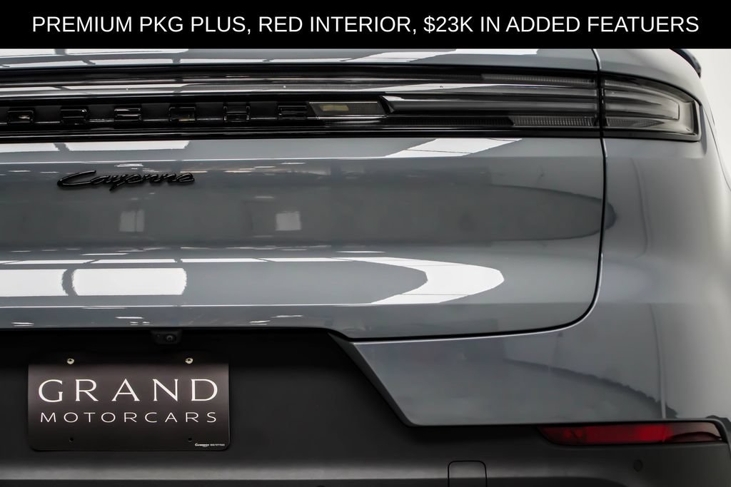 Used 2024 Porsche Cayenne AWD/4WD image 17