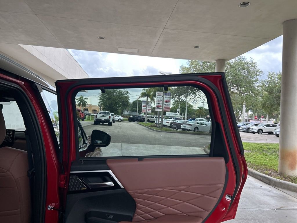 New 2025 Mitsubishi Outlander SEL image 32