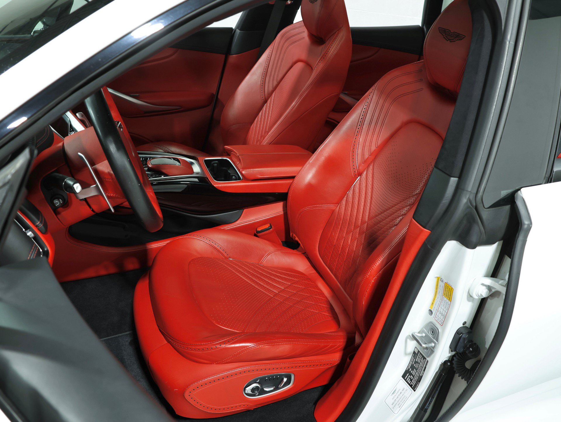 Used 2021 Aston Martin DBX AWD/4WD image 66