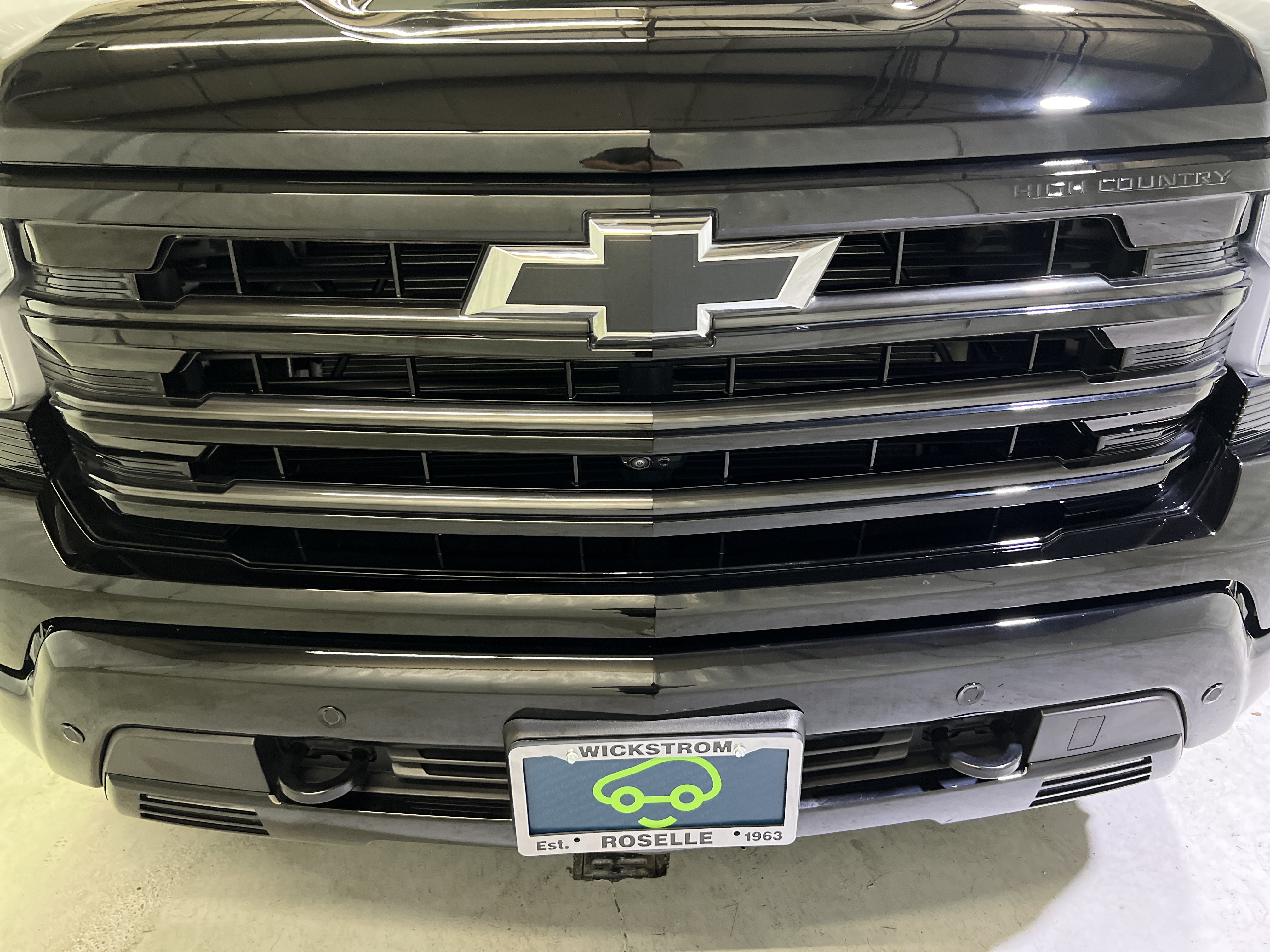 Certified 2025 Chevrolet Silverado 1500 High Country w/ Midnight Edition AWD/4WD image 4