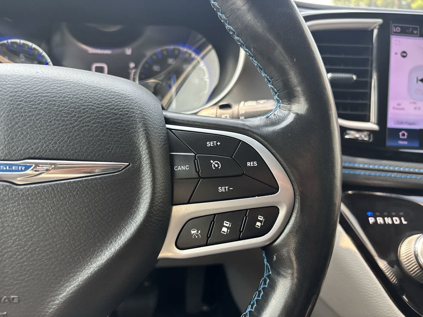 Used 2021 Chrysler Pacifica Touring-L FWD image 15