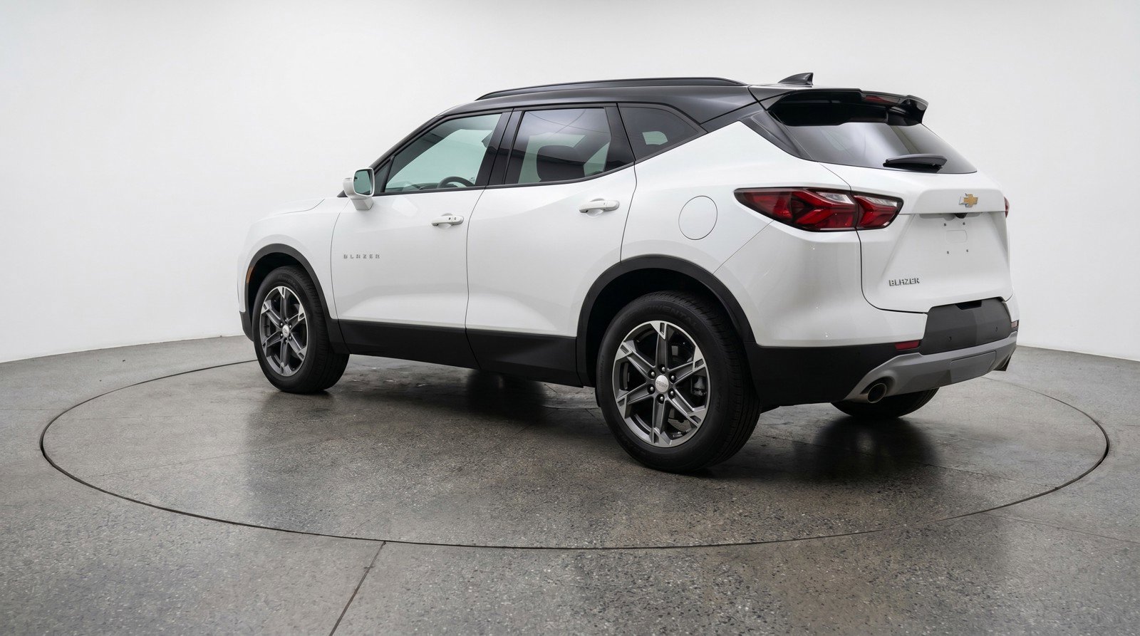 Used 2025 Chevrolet Blazer LT FWD image 6