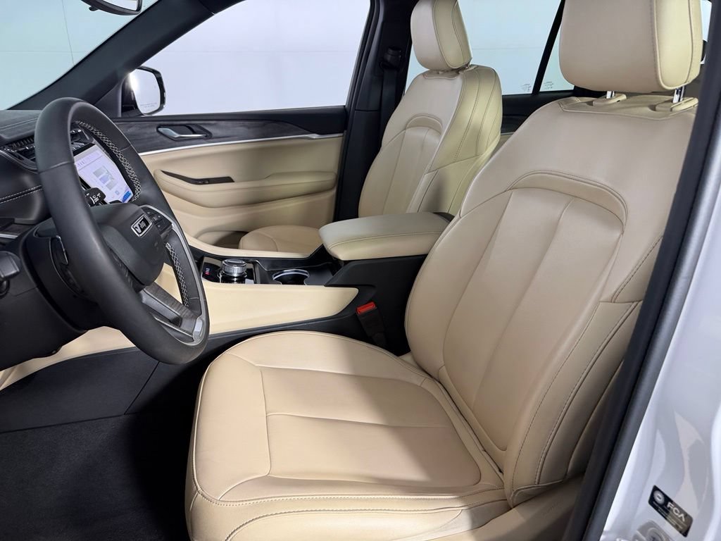 Certified 2024 Jeep Grand Cherokee Limited RWD image 22