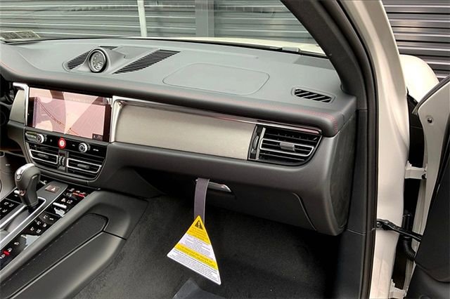 Certified 2026 Porsche Macan AWD/4WD image 22