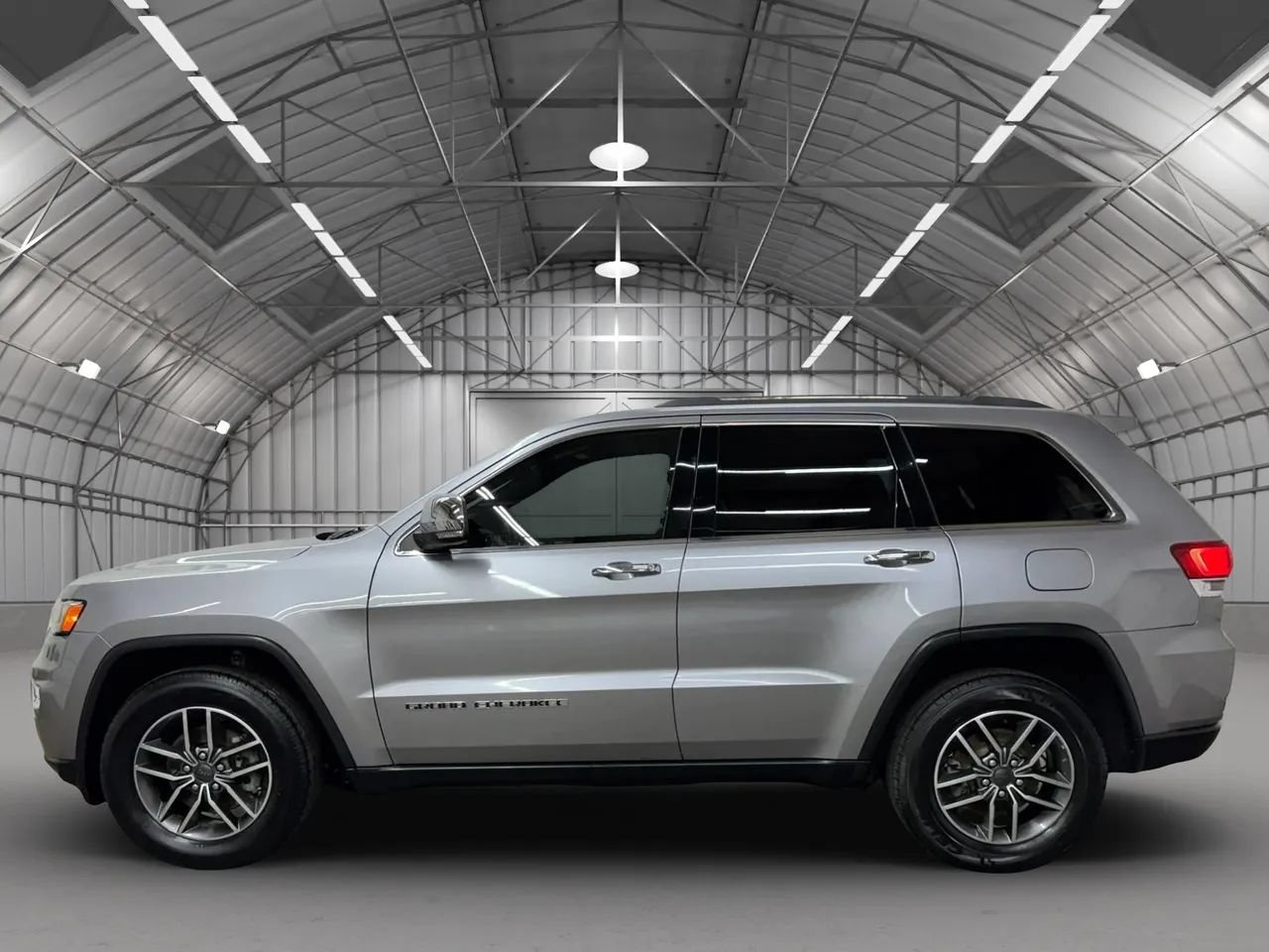 Used 2020 Jeep Grand Cherokee Limited w/ Luxury Group II AWD/4WD image 2