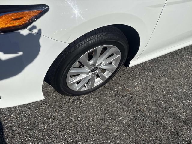 Used 2022 Toyota Camry LE image 11