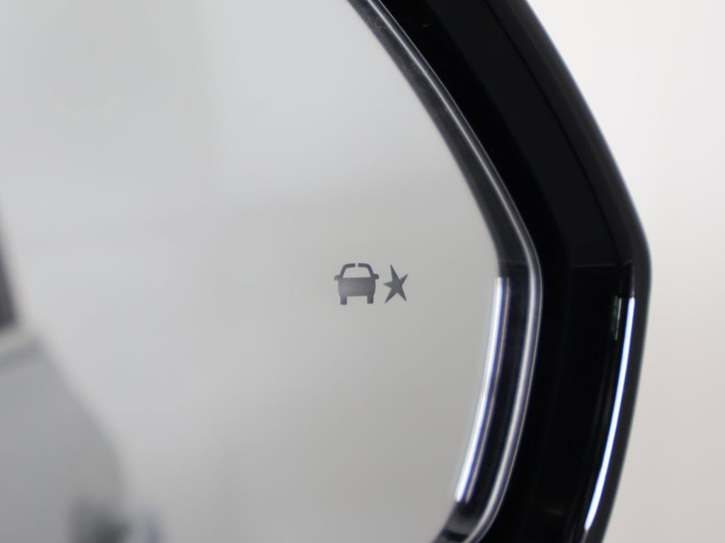 Used 2023 Cadillac XT4 Luxury w/ Cold Weather Package image 40