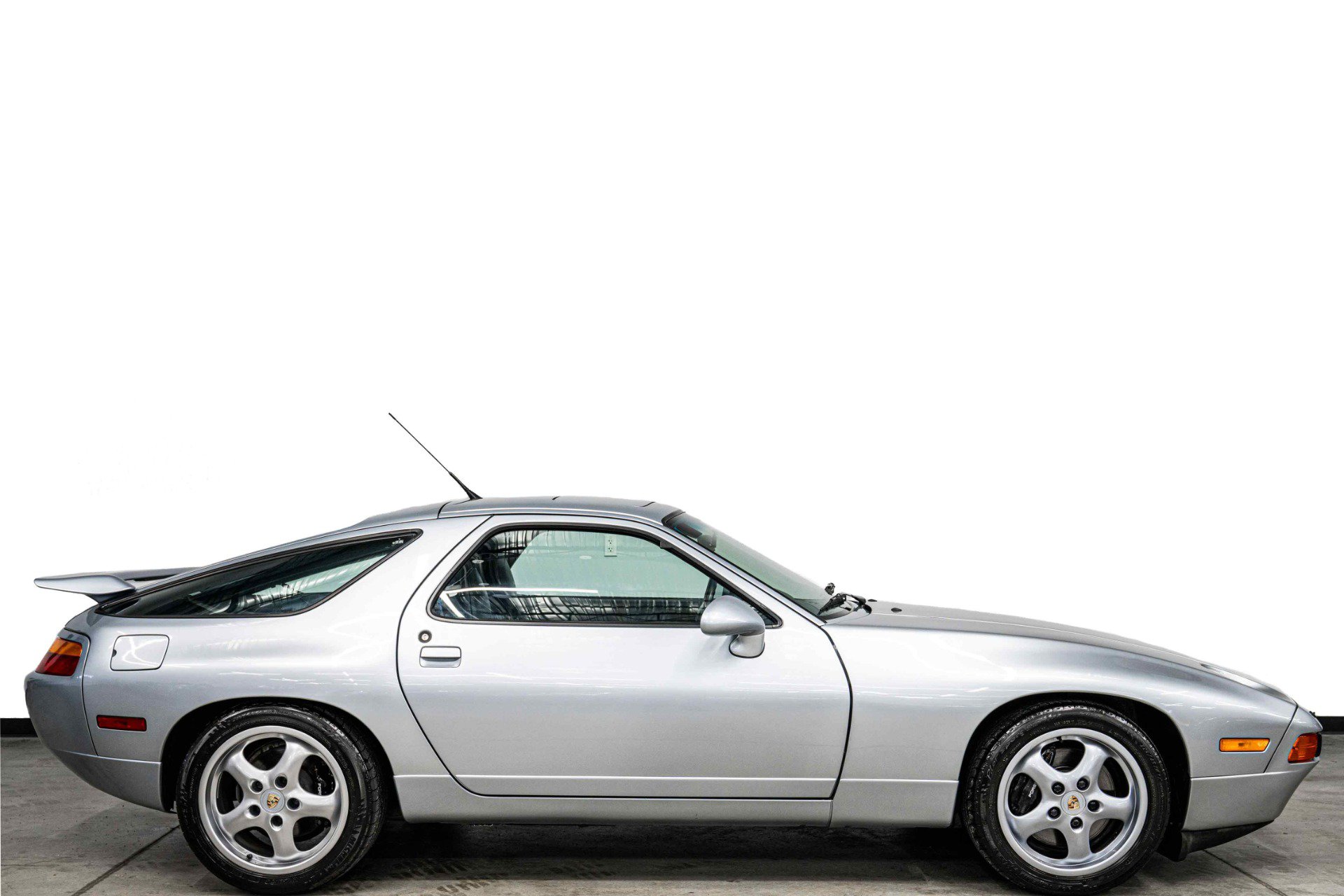 Used 1994 Porsche 928 GTS RWD image 2