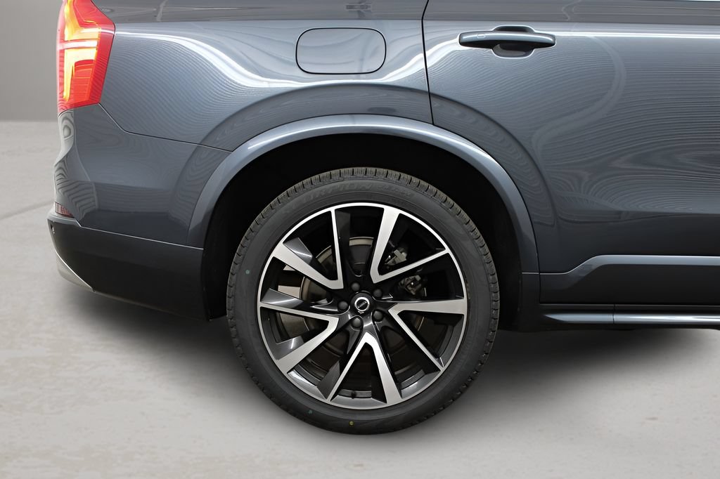 Certified 2022 Volvo XC90 T6 Momentum w/ Advanced Package AWD/4WD image 44