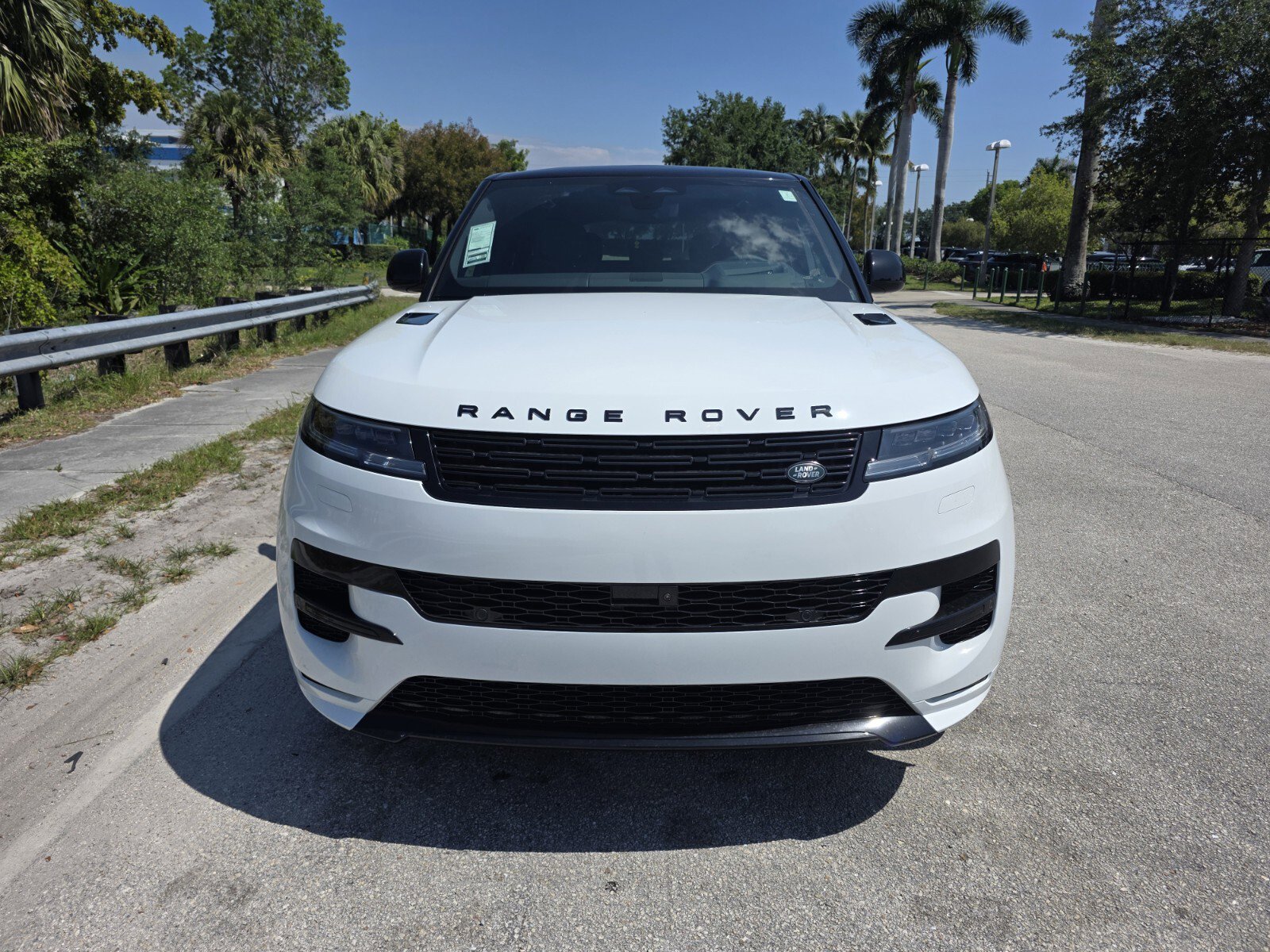 New 2026 Land Rover Range Rover Sport Dynamic SE AWD/4WD image 8