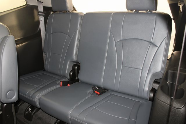 Used 2020 Buick Enclave Essence w/ LPO, Luxury Package image 18