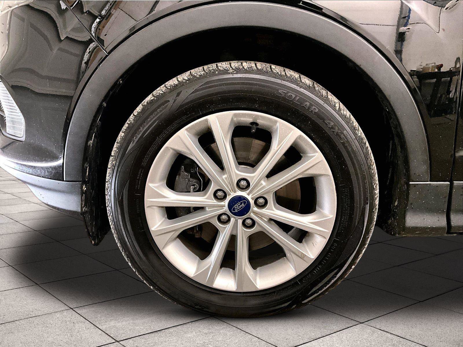 Used 2017 Ford Escape SE w/ Equipment Group 201A image 9