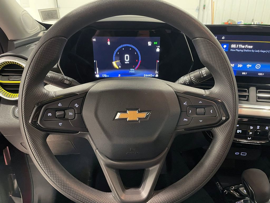 Used 2024 Chevrolet Trax LT FWD image 28