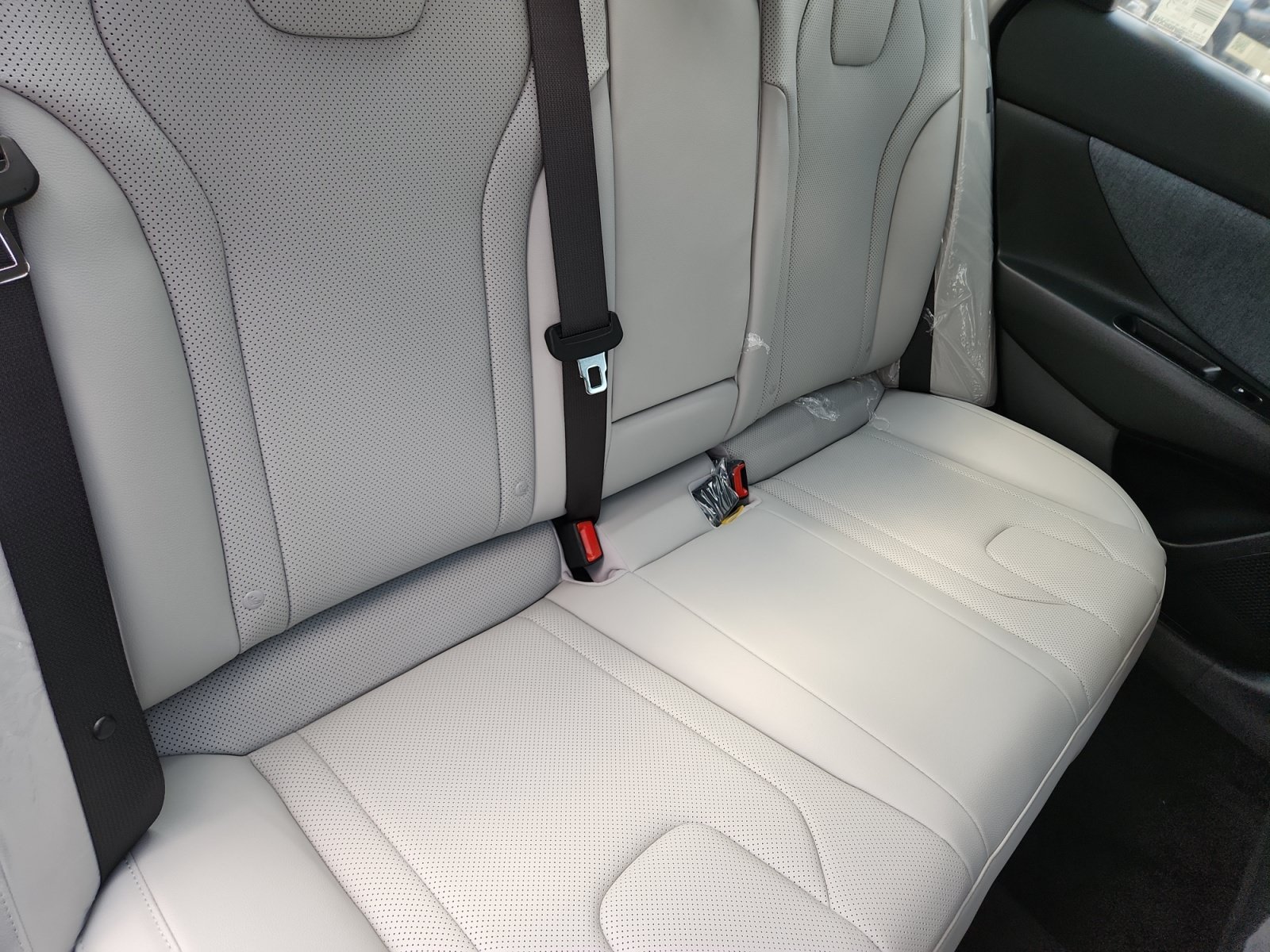 New 2026 Hyundai Elantra Limited FWD image 18