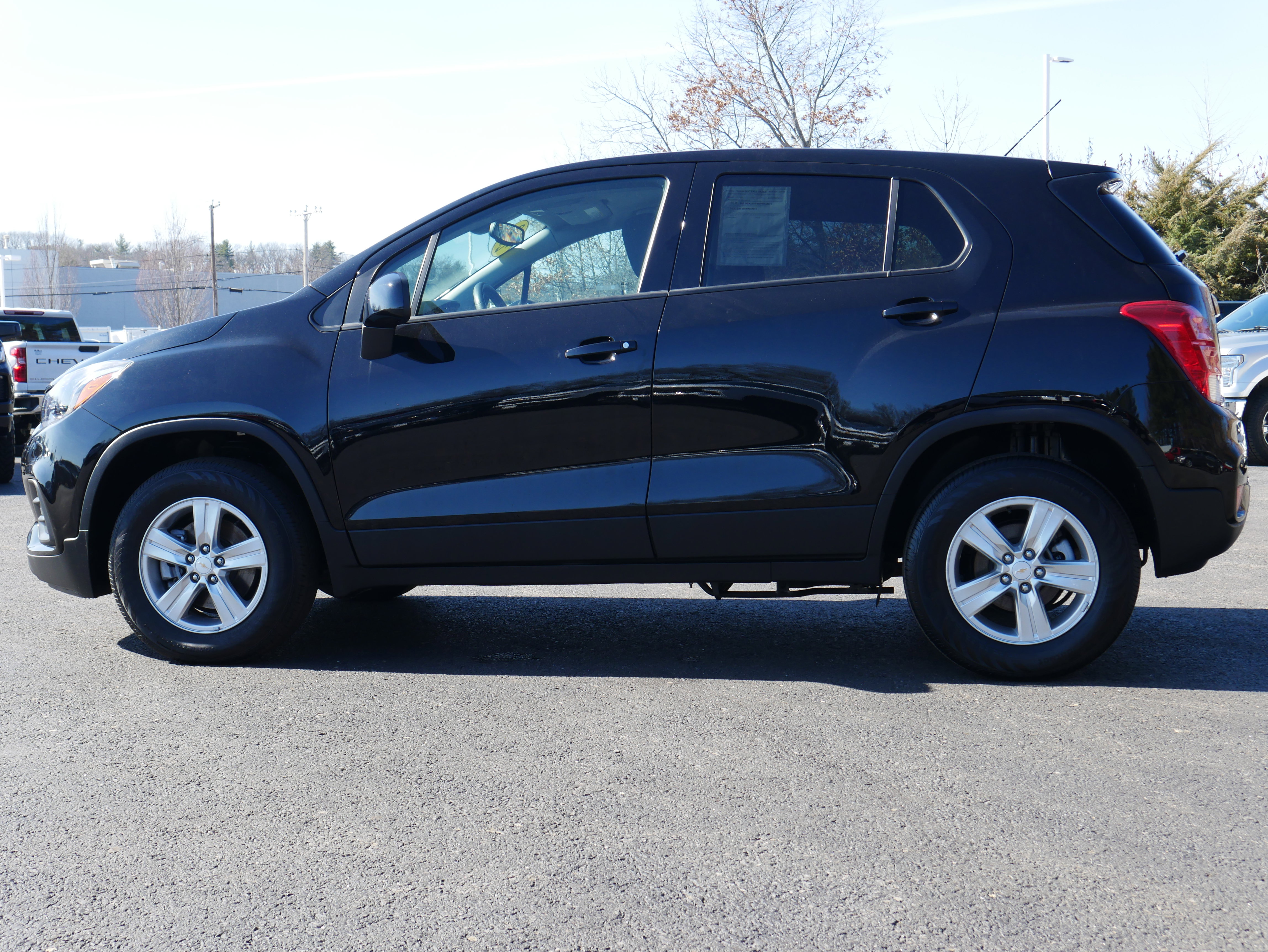 Used 2022 Chevrolet Trax LS w/ Tint and Cruise Package image 3