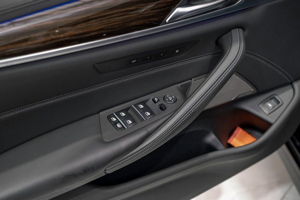 Used 2022 BMW M5 w/ Executive Package image 38