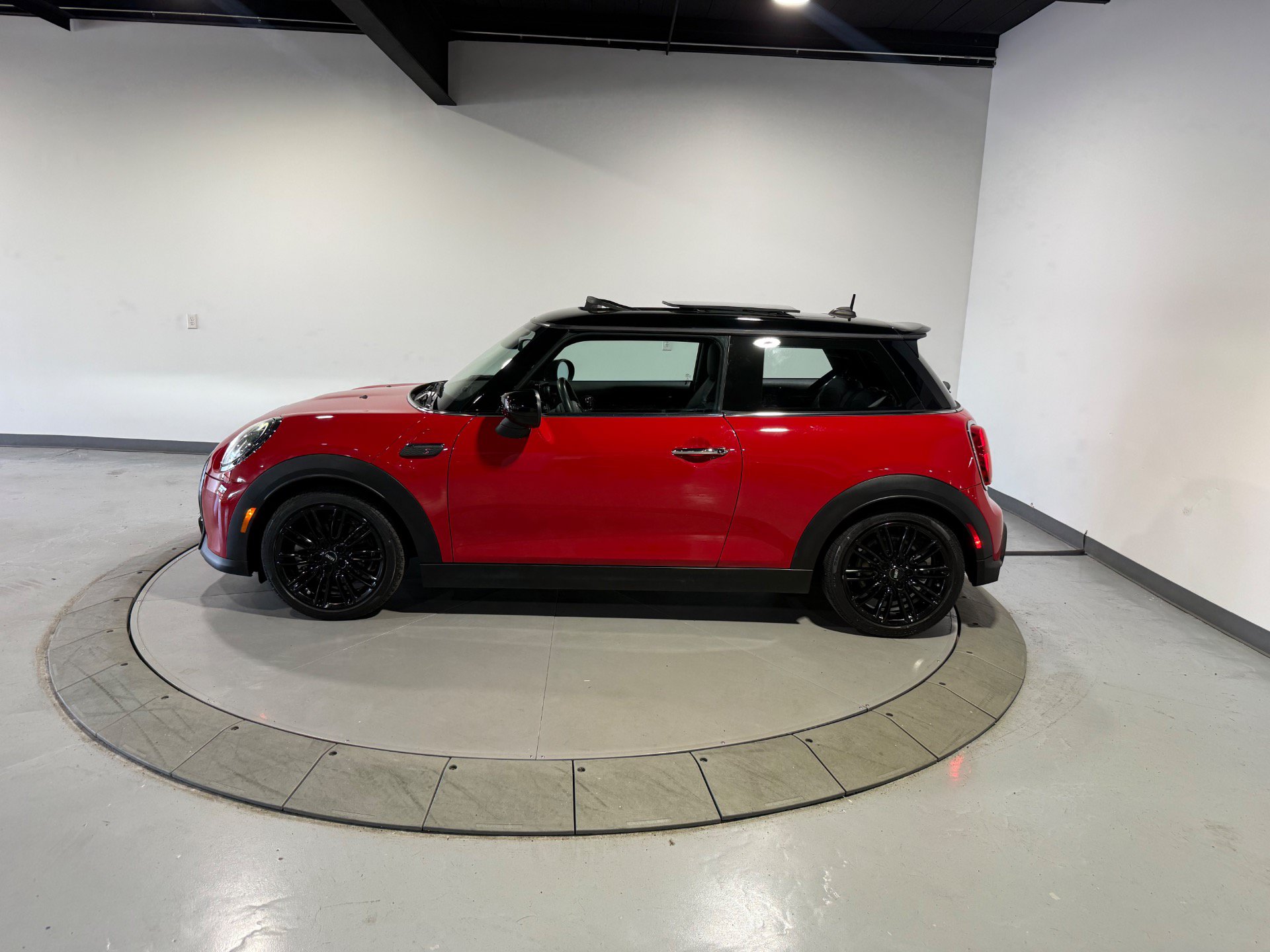 Used 2023 MINI Cooper S FWD image 3