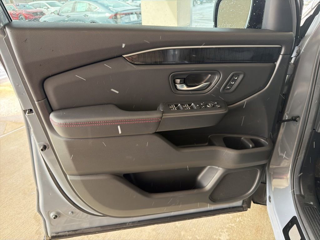 Certified 2025 Honda Pilot Black Edition image 18