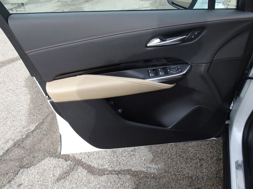 Certified 2024 Cadillac XT4 Luxury w/ Cold Weather Package image 12